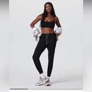 NWT Vuori Performance Jogger Black Heather
